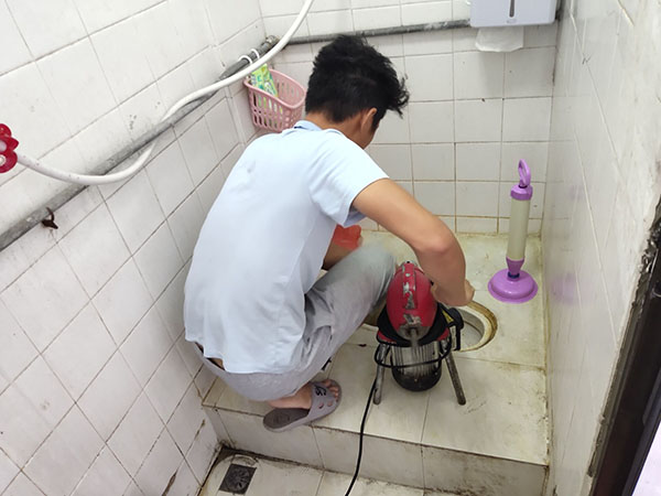 望牛墩镇肥皂掉到马桶里把马桶堵住了怎么办？马桶堵住了怎么办
