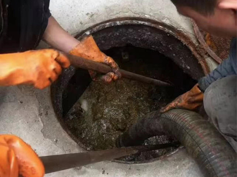 望牛墩镇清理化粪池时如何避免沼气的危害？